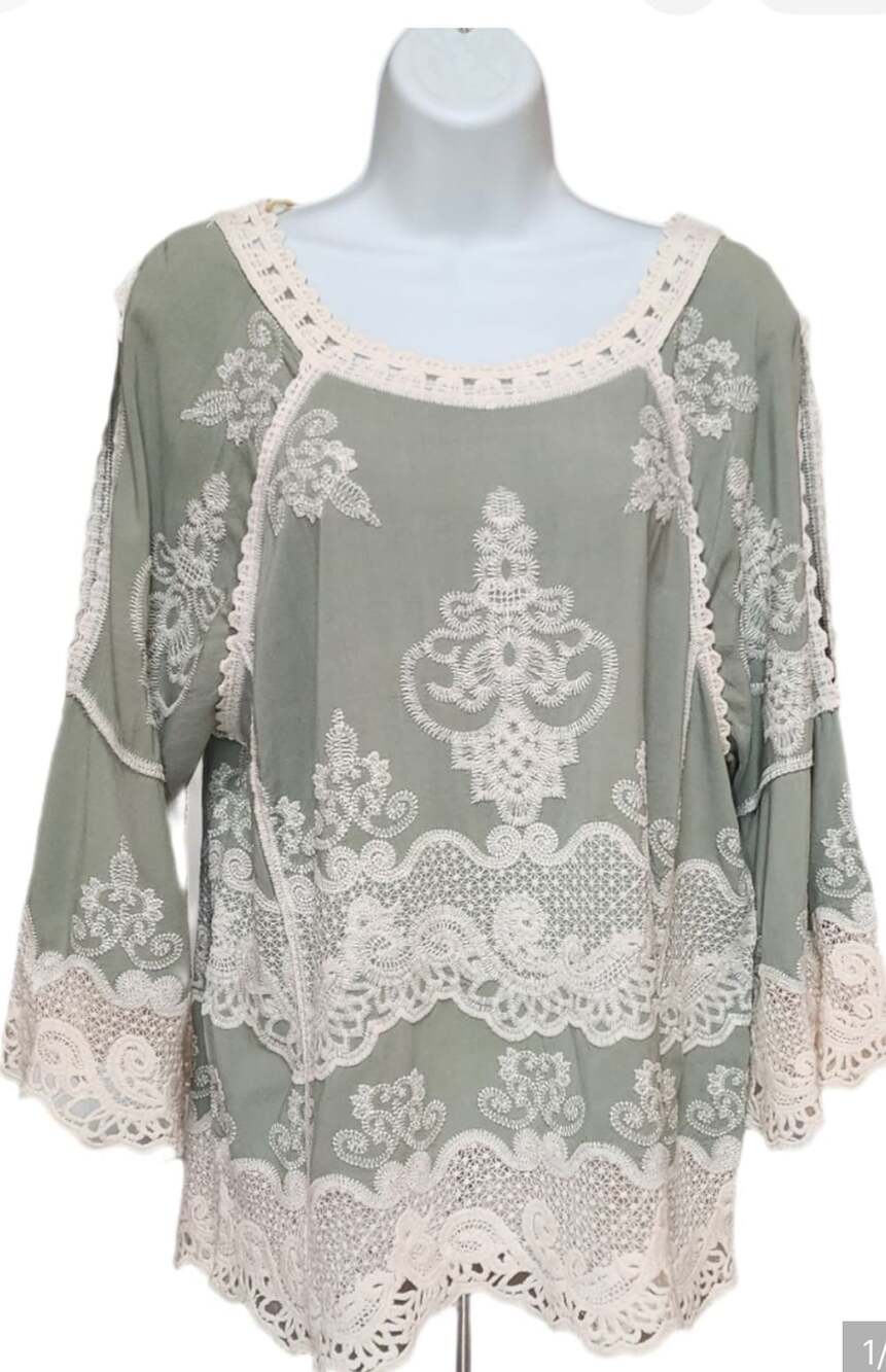Democracy Women's 1X Sage Green Embroidered Lace Peek a Boo Sleeve Boho Top